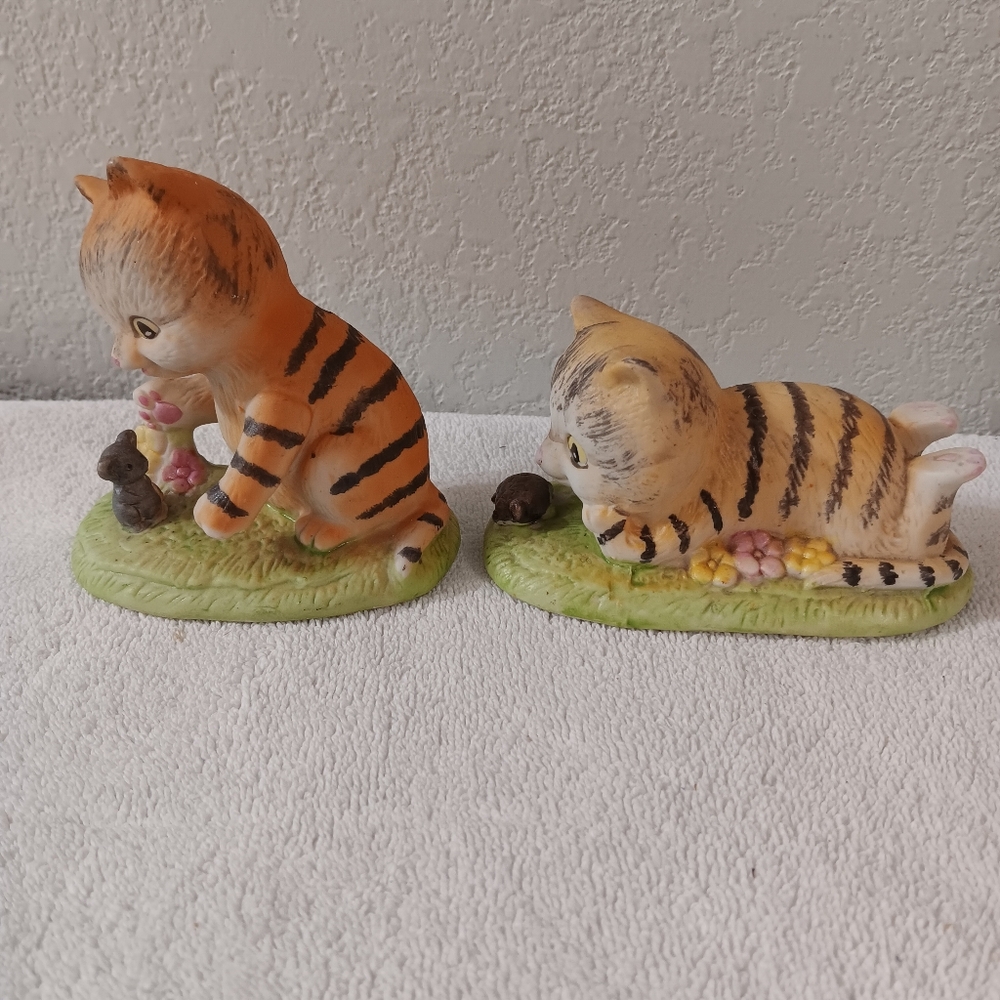Adorable Ceramic Cat Figurines - Picture 3 of 6